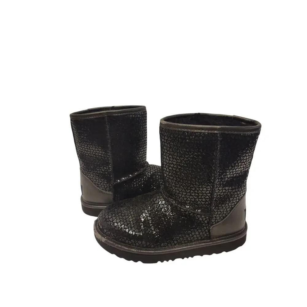 Girls Ugg's Girls Kids' Classic II Gel Hearts Black 2
